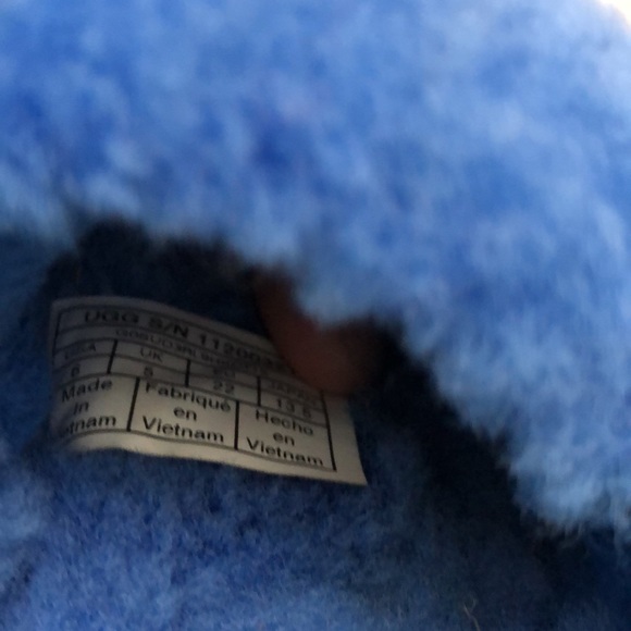 UGG Blue Fuzzy Toddler Slipper - Picture 3 of 4